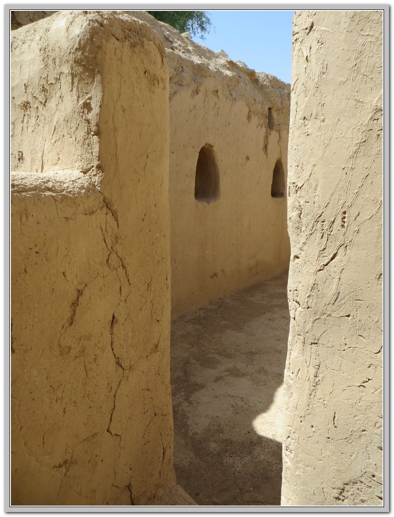 Traditional House in the UAE - mudbrick or stone gus